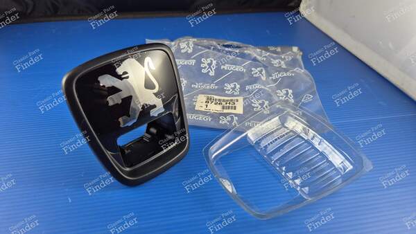 Emblème de serrure de hayon - Phase 2 - PEUGEOT 306 - 8726H3- 0