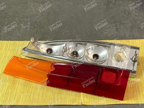 2 Complete rear lights - station wagon version - PEUGEOT 404 - 615- 3