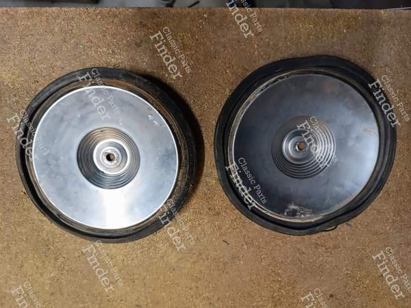 2 Enjoliveurs chromés - PEUGEOT 204 - 1