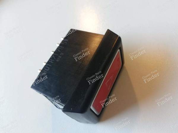 Commutateur feux de détresse - MERCEDES BENZ SL (R107) - A0018217951 / 8124- 4