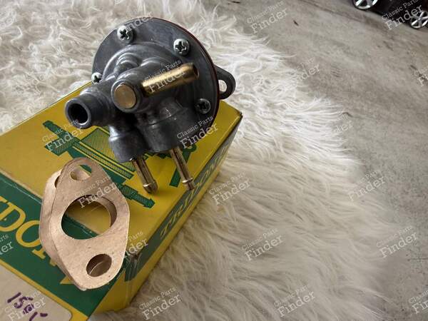 Fuelpump - RENAULT 20 / 30 (R20 / R30) - 8810-252000- 1