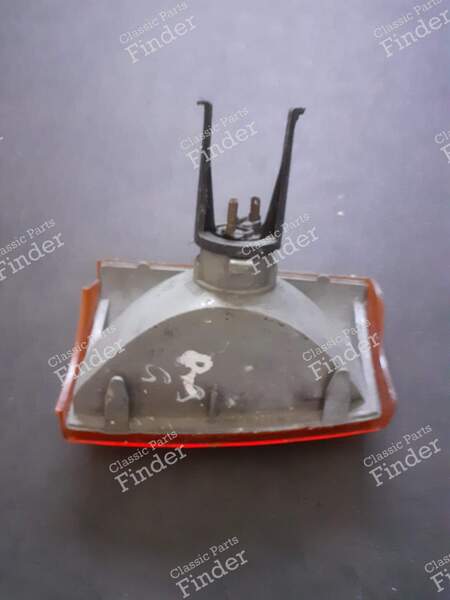 Left Front Turn Signal - Phase 1 - RENAULT 9 / Alliance / Broadway / 11 / Encore (R9 / R11) - 6076M- 1