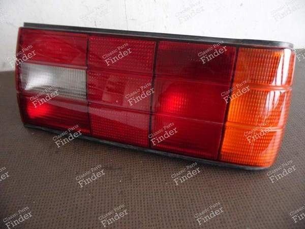 RECHTE RÜCKLICHTABDECKUNG - BMW 3 (E30) - 130858- 0