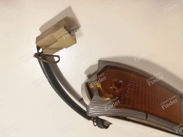 Clignotant droit + boîtier - série 1 - ALFA ROMEO Alfetta GT/GTV - 20.5024-D- 3