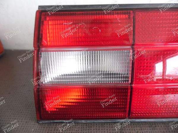 RECHTE RÜCKLICHTABDECKUNG - BMW 3 (E30) - 130858- 2