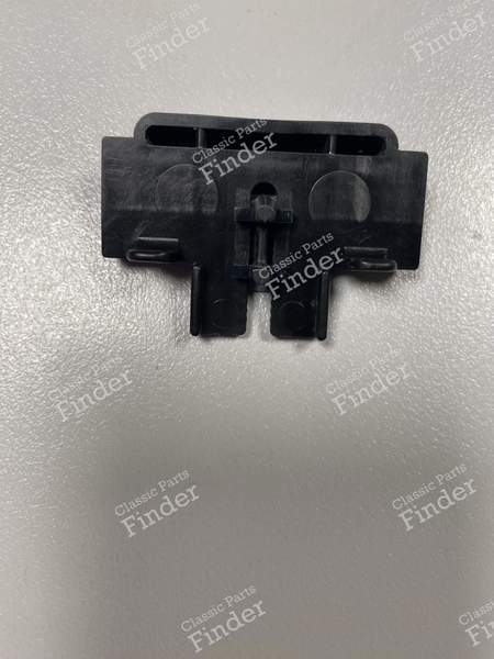 FERMETURE DE BOITE A FUSIBLE - PEUGEOT 205 - 2