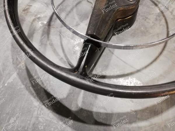 Lenkrad für Limousine, Kabriolett oder Coupé - PEUGEOT 404 - 2