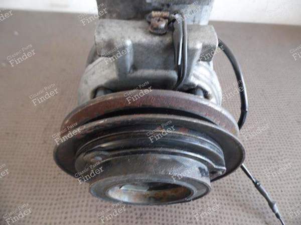 COMPRESSEUR CLIMATISATION - S4 / GT / GTS - PORSCHE 928 - 92812611300 / 92812611301 - Equiv. 928126113X / 047200-9690- 2