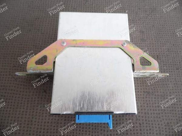 MODULE DE COMMANDE REGULATEUR DE VITESSE 1388043 BMW E32 & E34 - BMW 7 (E32) - BMW 1388043 ou 65711388043- 7