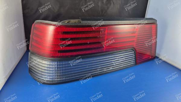 Feu arrière gauche - PEUGEOT 405 / Pars / Khazar - 0087017 / 6751223- 1