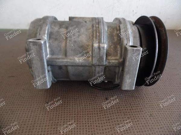 COMPRESSEUR CLIMATISATION - S4 / GT / GTS - PORSCHE 928 - 92812611300 / 92812611301 - Equiv. 928126113X / 047200-9690- 7