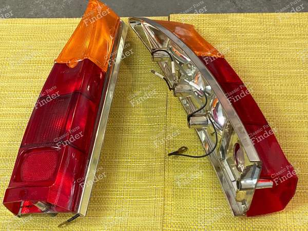 2 Complete rear lights - station wagon version - PEUGEOT 404 - 615- 1