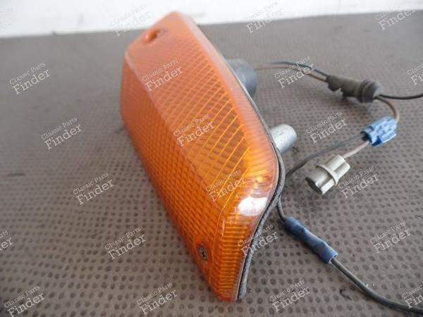 CLIGNOTANT DROIT 63131365378 BMW E21 - BMW 3 (E21) - 63 13 1 365 378- 3