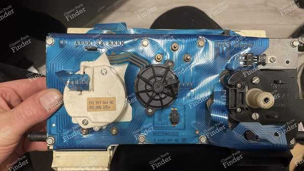 Instrument cluster - 16V version - VOLKSWAGEN (VW) Golf II / Jetta - 1