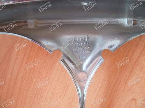 Scheinwerfereinfassungen für Ami 6, Sovam oder R8 - RENAULT 8 / 10 (R8 / R10) - 29.30.03. / 5.73.40- 1