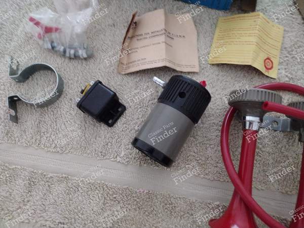 Fiamm Series 2000 Electropneumatic Horns (DGM 5857 KA) w/ Box & Compressor - FERRARI 308 / 208 / 328 - 3