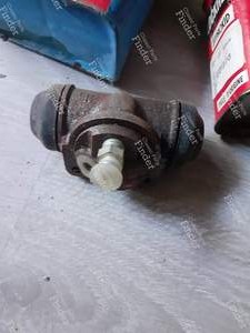 Right Rear Brake Cylinder - PEUGEOT 404