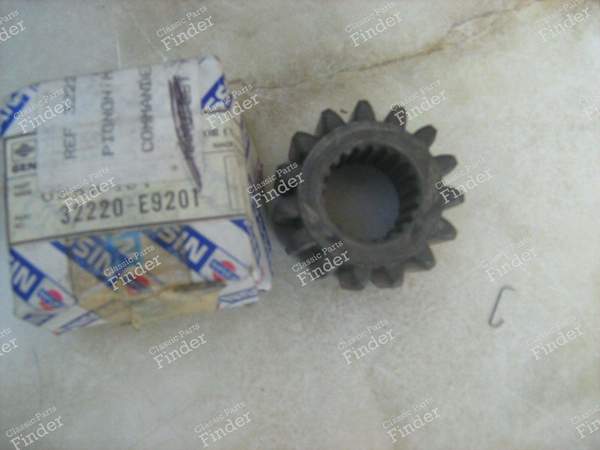Reverse gear - NISSAN Laurel (C130) - 32220E9201