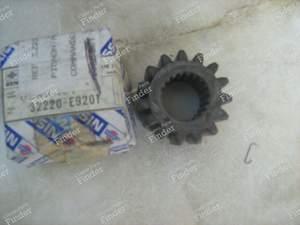 Reverse gear - NISSAN Laurel (C130)