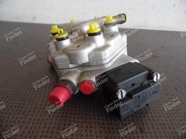 INJEKTIONSKOPF - FERRARI Ferrari Testarossa / 512 TR/M - 0438101024 / 70000642- 4