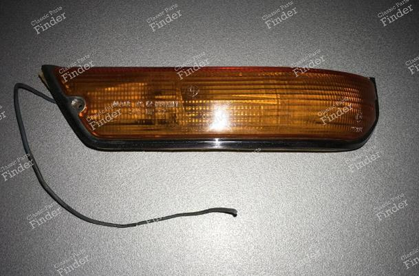 Right front turn signal light - BMW 1500 / 1600 / 1800 / 2000 (Neue Klasse) - 63131350976 / 231502R- 0