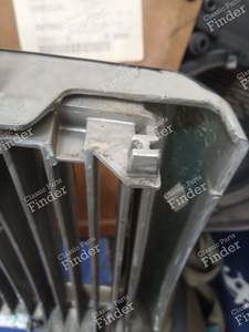 Volvo 740 grille - VOLVO 740 / 760 / 780 - thumb-4