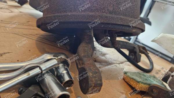 Pair of pivot spindles - FORD Mustang I (serie 1, 2 & 3) - 2