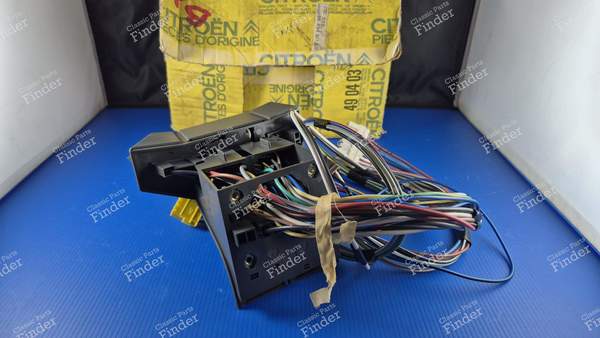 Right-hand 'satellite' type control unit - CITROËN BX - 95494817- 4