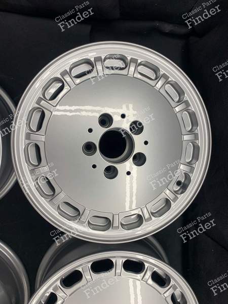 Original 'Gullideckel' Alloy Wheels 7Jx15 ET25 - MERCEDES BENZ S (W126) - 1264003002- 2