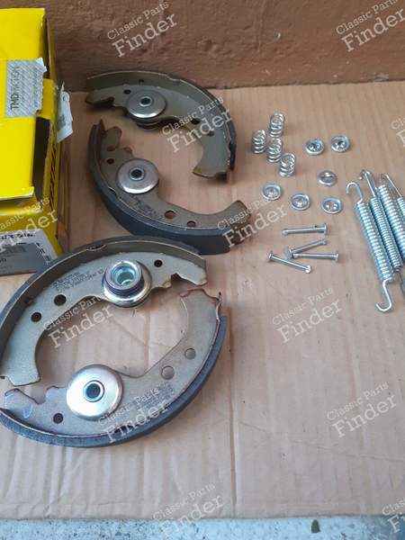 Set of brake shoes - FIAT Nuova 500 - 91005900- 0