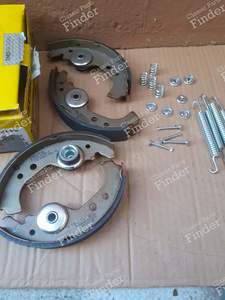Set of brake shoes - FIAT Nuova 500