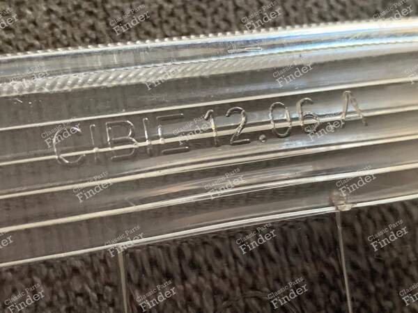 2 Cabochons de feux de recul Cibié - RENAULT 4 / 3 / F (R4) - 12.06A- 2