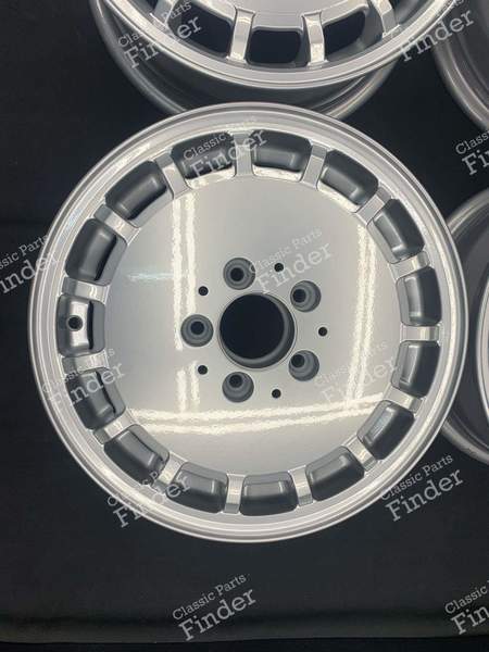 Original 'Gullideckel' Leichtmetallfelgen 6.5Jx15 ET48 - MERCEDES BENZ E (W124) - 1244010802- 4