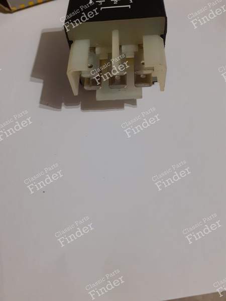 Zentralverriegelungsrelais - R11-R19-R21-Clio-Espace - RENAULT Clio 2 - 02480 / 7700795124- 1