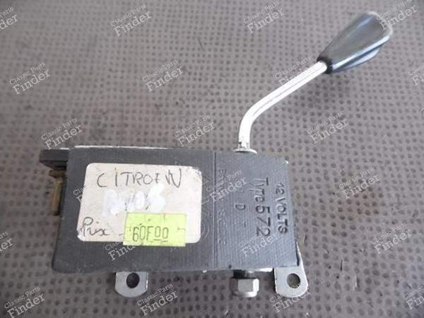 COMMODO DE CLIGNOTANTS - CITROËN Ami 6 / Dynam - 572- 0