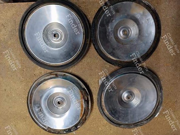 4 Enjoliveurs chromés - PEUGEOT 204 - 1