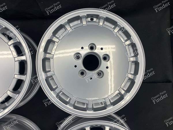 Jantes en alliage originales Mercedes W201 'Gullideckel' 6Jx15 ET49 - MERCEDES BENZ 190 (W201) - 20140012502- 4
