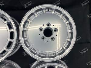 Jantes en alliage originales Mercedes W201 'Gullideckel' 6Jx15 ET49 - MERCEDES BENZ 190 (W201) - 20140012502- thumb-4