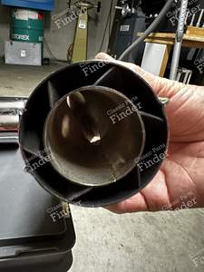 Sortie d'échappement de la Ferrari 250 Lusso - FERRARI 250 GT Lusso - thumb-4