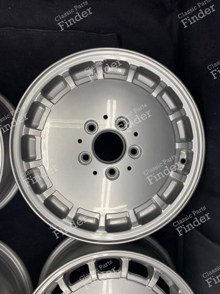 Original 'Gullideckel' Alloy Wheels 6Jx15 ET49 - MERCEDES BENZ 190 (W201) - 2014001502- 3