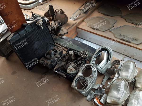 Lot de pièces - W110 - W111/112 - W108/109 - MERCEDES BENZ W108 / W109 - 2