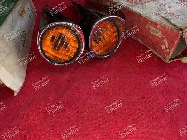 Paar Blinkergehäuse aus Kunststoff für die hinteren Blinker – 1. Modell - CITROËN DS / ID - 572 G / 574 D- 2