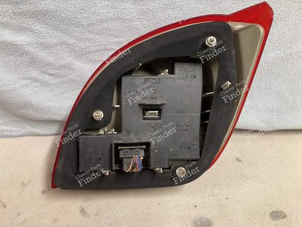 Feu arrière gauche - FORD Fiesta - 1044156 / 96FG13W004- 1