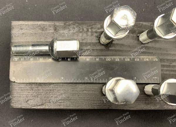 Original Radschrauben für 'Gullideckel' Räder decken Felgen W201 & W124 ab - MERCEDES BENZ E (W124) - 1