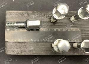 Original Radschrauben für 'Gullideckel' Räder decken Felgen W201 & W124 ab - MERCEDES BENZ E (W124) - thumb-1