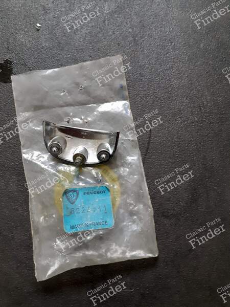 Poignée de boite à gants - PEUGEOT 404 - 8224.11- 1
