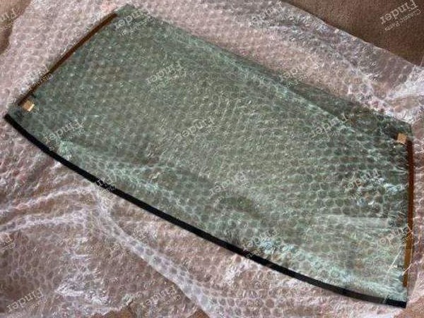 HARD TOP HECKSCHEIBE GRÜN GETÖNT MIT ENTEISUNG - MERCEDES BENZ SL (R107) - Equiv. A1076780310- 0