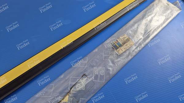 Kotflügelschutzleiste hinten rechts - PEUGEOT 305 - 8564.54- 4