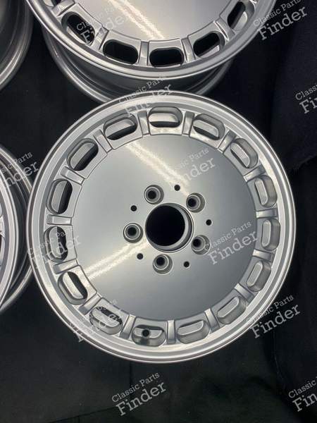 Original 'Gullideckel' Leichtmetallfelgen 6.5Jx15 ET49 - MERCEDES BENZ E (W124) - 1244001802- 4