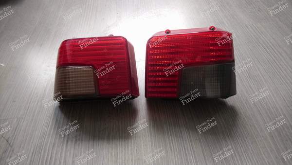 Set of two tail lights - PEUGEOT 205 - 2208 G / 25.21- 0